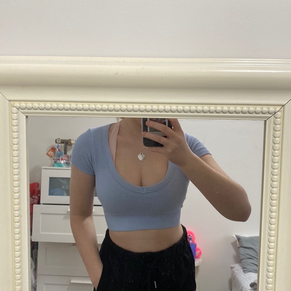 🤍2/$20🤍Garage Seamless top - Picture 2 of 5